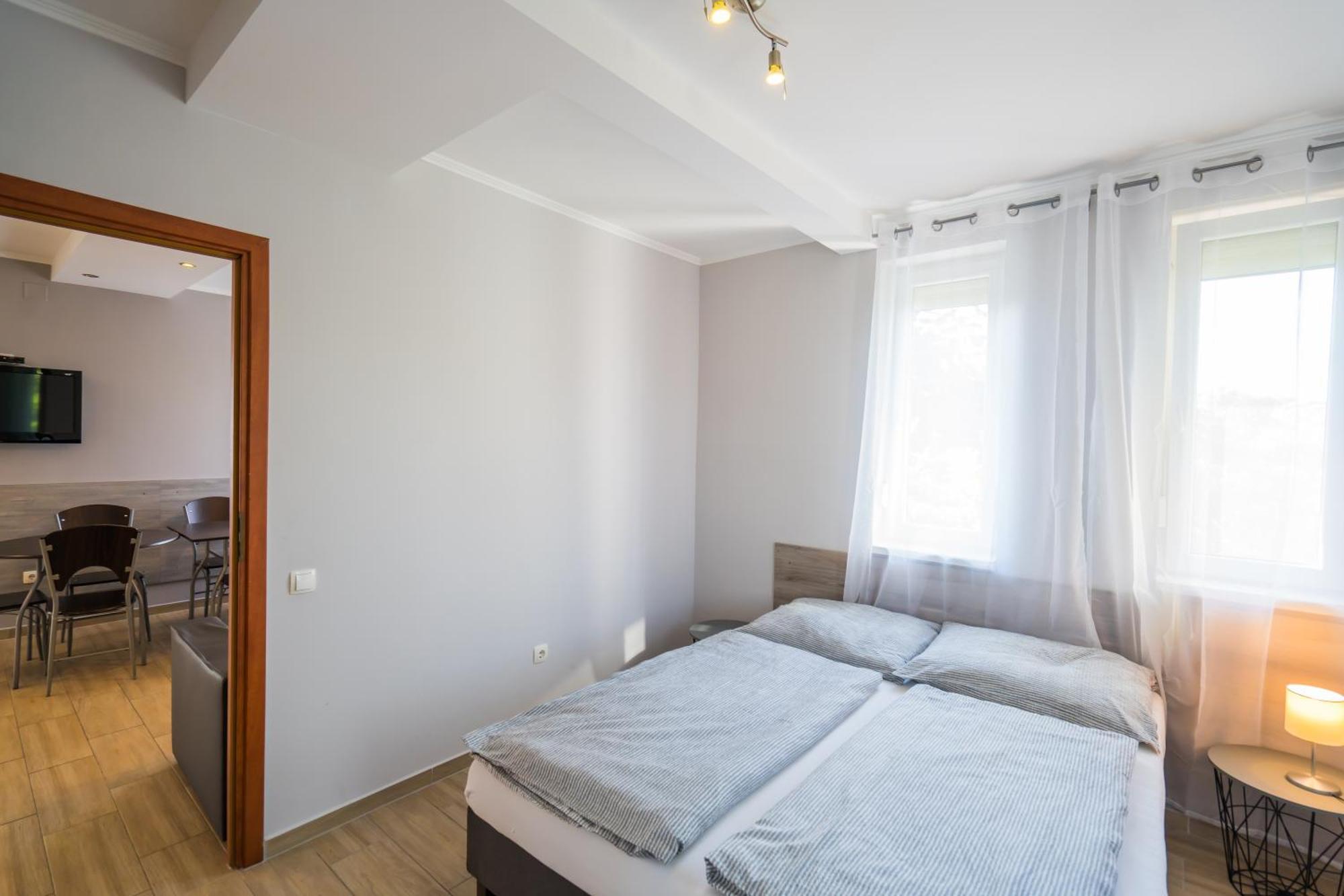 Riviéra Apartmanház Siófok Esterno foto